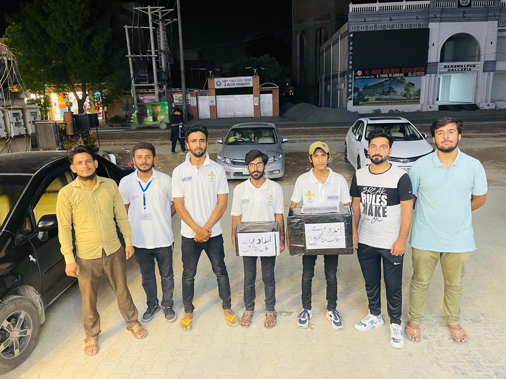 CUVASScouts's tweet photo. Scouts of CUVAS Bahawalpur are busy collecting donations for flood victims.
#CUVAS
#SCOUT
#CUVAS_SCOUT https://t.co/5STGtHcTFn