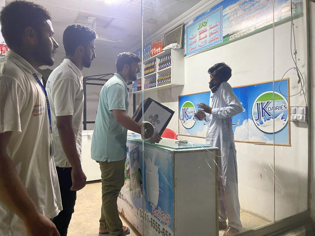 CUVASScouts's tweet photo. Scouts of CUVAS Bahawalpur are busy collecting donations for flood victims.
#CUVAS
#SCOUT
#CUVAS_SCOUT https://t.co/5STGtHcTFn