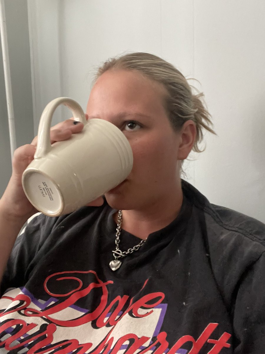 KendallCoggin's tweet photo. isnt it hilarious that i look like a normal human being drinking coffee on my couch but in reality im bagging $600 a week and serving more vodka sodas in a day than most people can comprehend 😂😂💸🤡 https://t.co/VBz5OrpAF6