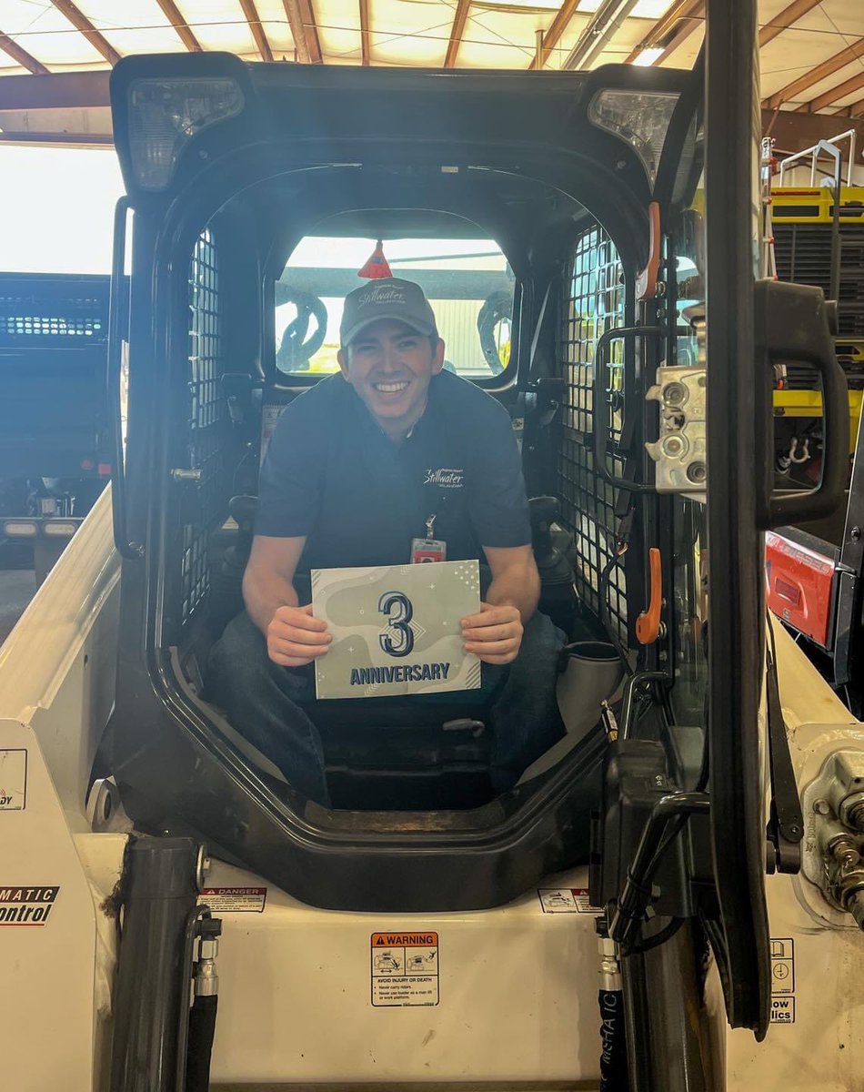 FlyStillwaterOK's tweet photo. We are full of anniversary’s this August! Happy 3️⃣ year work anniversary to Andrew!! 🎊👏
#FlySWO #WorkSWO #Stwok #3yearworkanniversary #weloveouremployees https://t.co/YrBBxOc30i