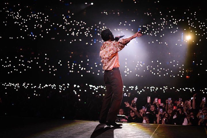 jonasbrothers's tweet image. What a way to start our week in Mexico! See you again tonight CDMX 🇲🇽❤️