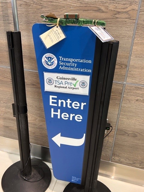 GNVAirport's tweet photo. Before he was found, Al E. Gator was Flying Easy all over @GNVAirport! He enjoyed Tailwind for a cool bev, speedy @TSA PreCheck, the pet relief area with K9 Beamer and great views of @FlyUAC π§‘πβοΈπ#gnvlovesgators #dukeenergy #gainesvillesportscommission #artisansguildgallery https://t.co/iYp1tbX6tA