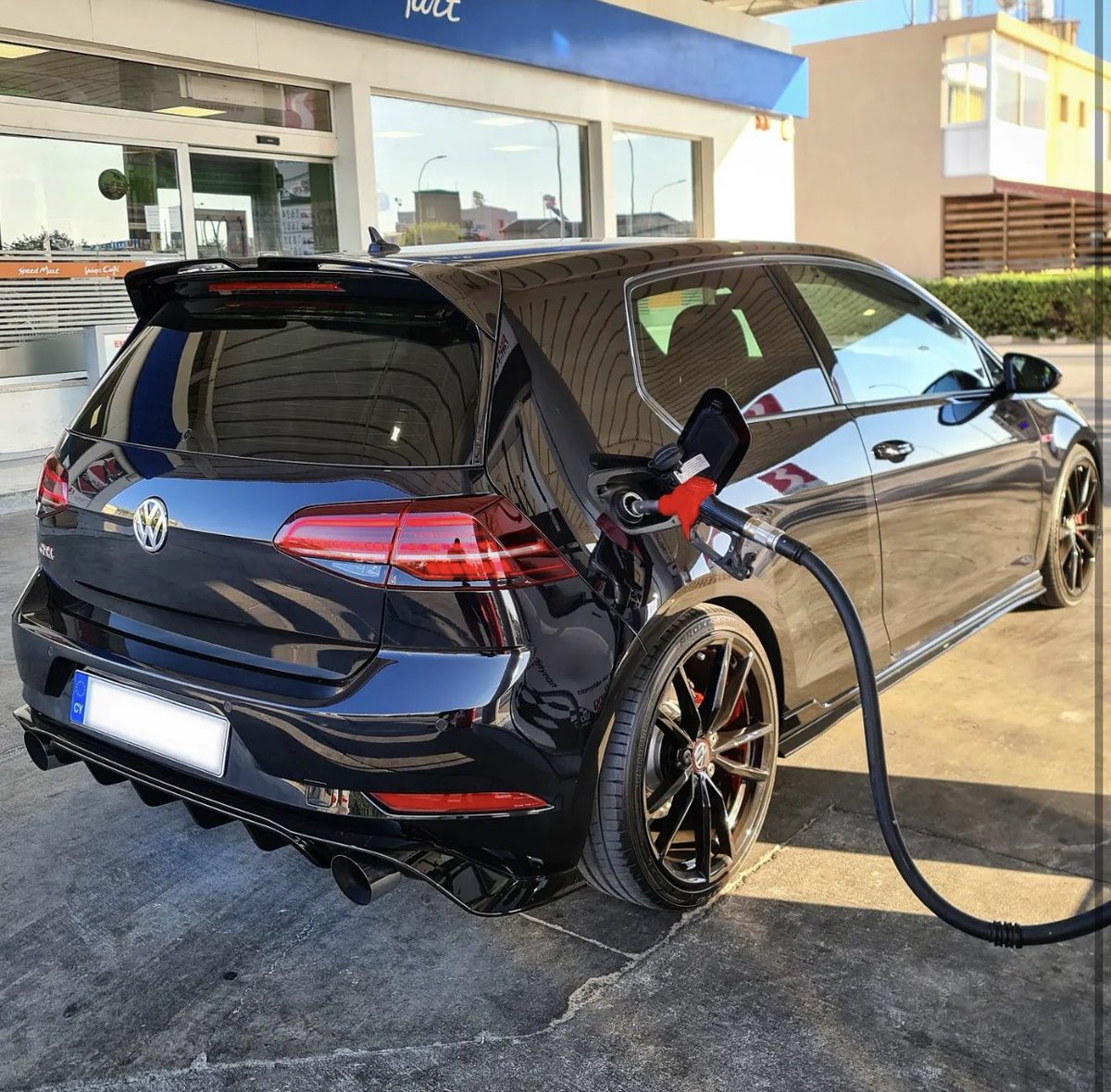 carpxrnpicx's tweet photo. Golf GTI https://t.co/gLSf2HQT4I
