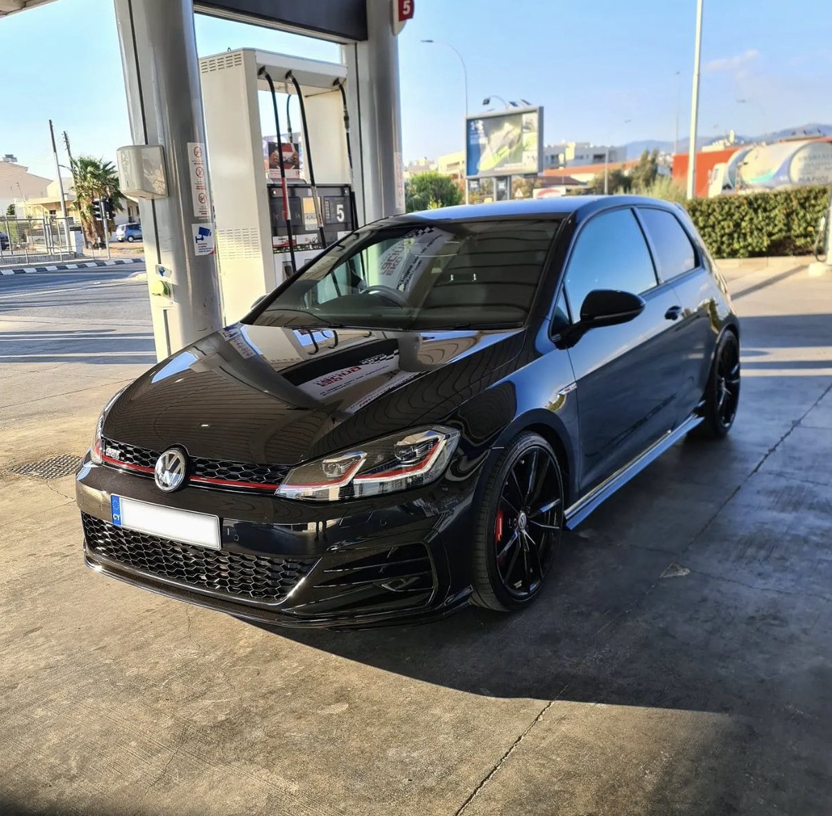 carpxrnpicx's tweet photo. Golf GTI https://t.co/gLSf2HQT4I