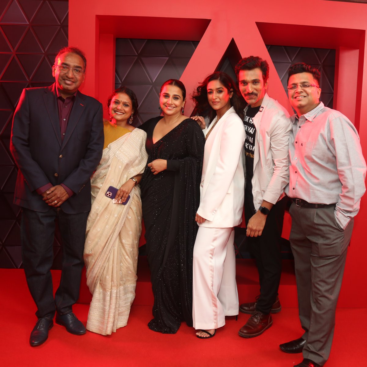 ApplauseSocial's tweet photo. What a fabulous evening it was at The House of Applause! Celebrating with our partners and everyone we have collaborated with. π₯³ #5YearsofApplause
@nairsameer @deepaksegal @prasoon_garg
(4/9) https://t.co/lbQscJUFYa