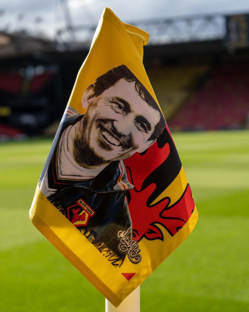 tingers_123's tweet photo. To celebrate our 100 year anniversary at Vicarage Road we reveal our corner flag designs for tonight’s game in collaboration with @MurWalls 
Each flag has Vicarage Road centenary year and the club badge on the reverse! Just a finishing touch from the Ground Staff 👌🏻 @WatfordFC https://t.co/kp0PhG8pVv