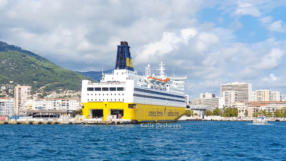 Navire du jour au port de Toulon ⚓️ Mega Regina @Corsicaferries 
#30agosto #megaregina #corsicaferries