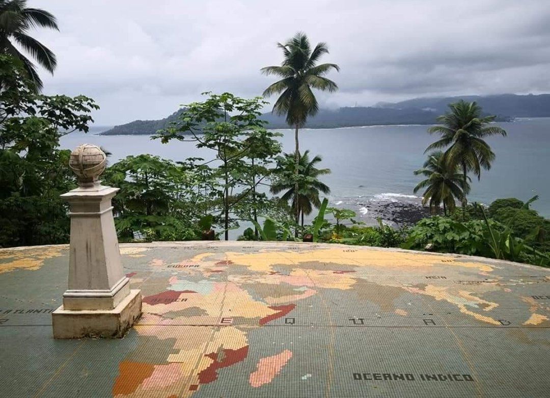 FrauDrombusch's tweet photo. @KopfYvonne @Trapobezieher Auf zum Äquator - Sao Tomé und Principe 🇸🇹 https://t.co/MdIXpZHrTJ