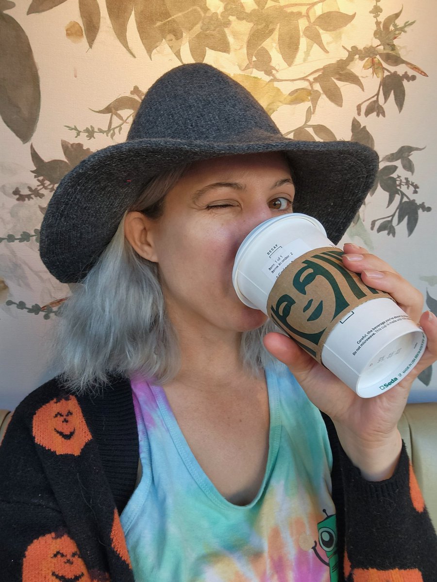 KisatheGrey's tweet photo. GUESS WHAT DAY IT IS?!? 🎃☕️🖤 #psl #pumpkinspice @Starbucks #thatwitch #basicwitch #autumn #fall #itsstill90outside #ihatesummer https://t.co/YA1eXAXJAr