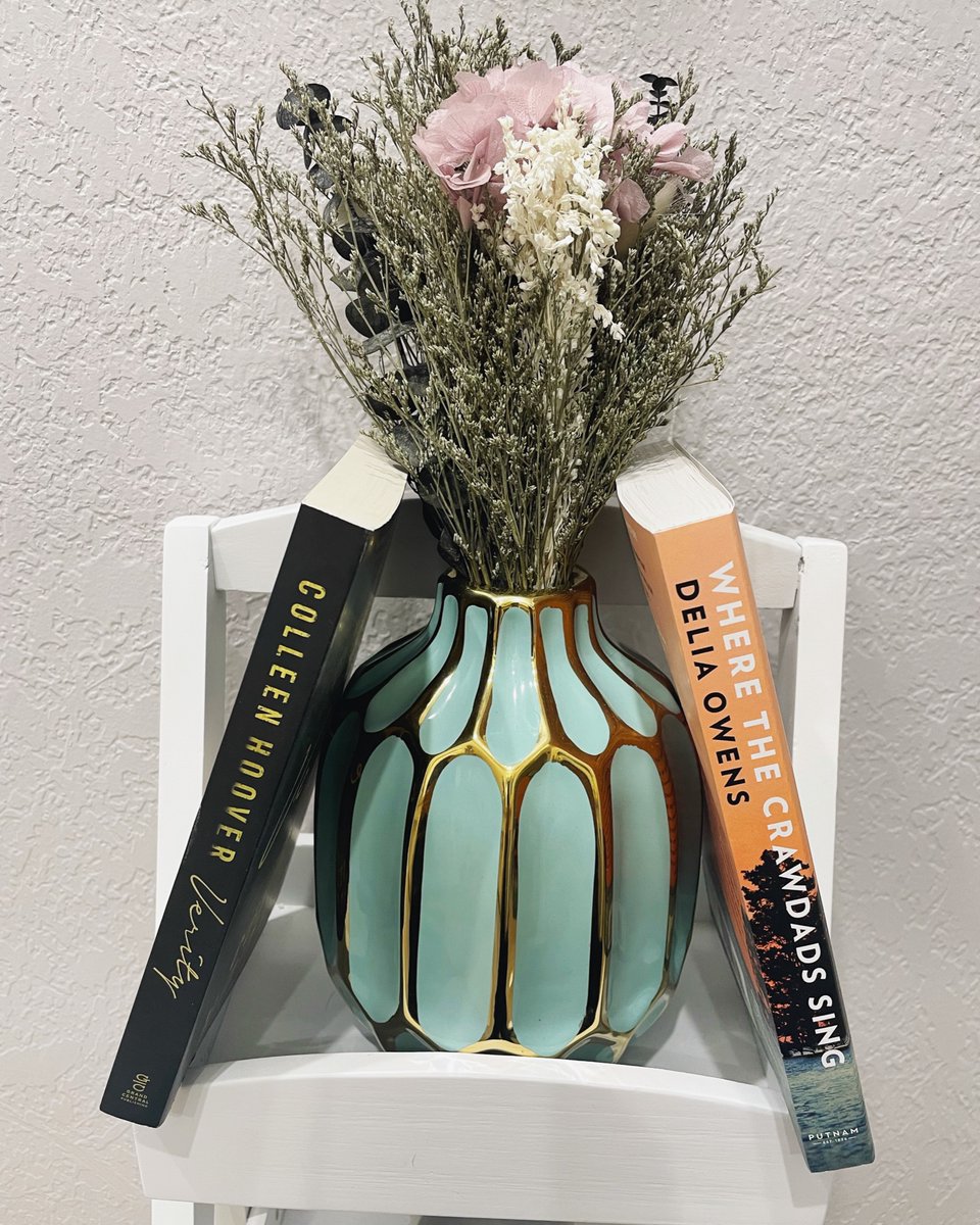 CocoStapenhorst's tweet photo. I’m wrapping up on #reading my romance novels and will be moving on to suspense and thriller novels 👀. I have been reading so much gushy love stories lately,I need a mixture of the disturbing and uncanny. It’s a great balance for me as I enjoy reading from a spectrum of genres! https://t.co/Uhk4z1dUOd