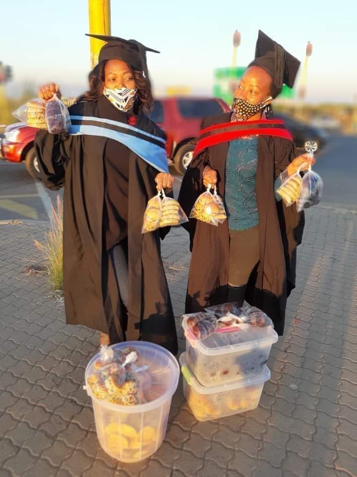 MpondaSabinus's tweet image. While you are waiting for your dream job, hustle in the meantime, Don't let your degree stop you from hustling on the street.