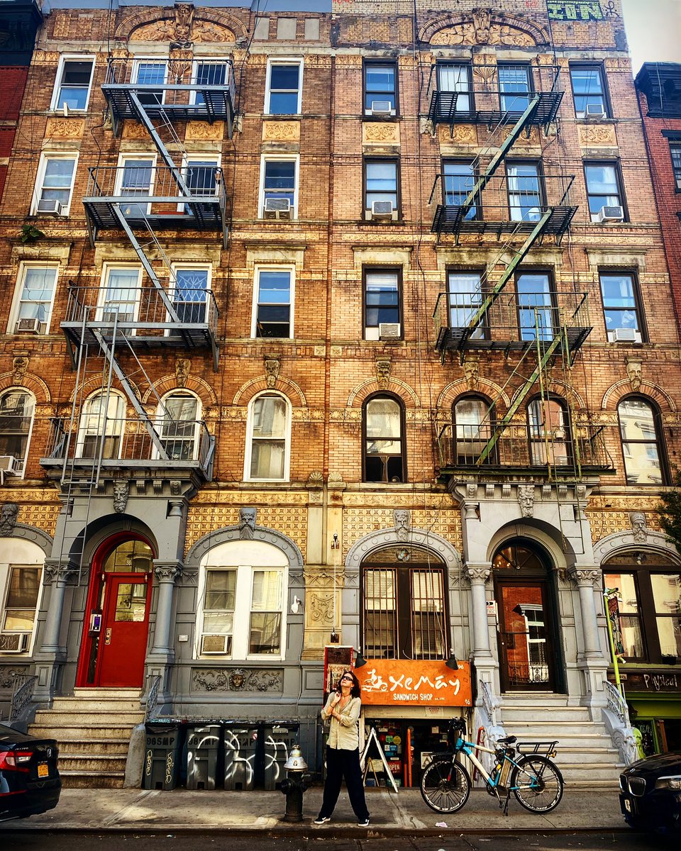 Finally got my picture by the New York tenement block used for the cover of Led Zeppelin’s album ‘Physical Graffiti’!! 

And of course tonight we play Madison Square Garden, where Zep filmed/recorded ‘The Song Remains the Same’!!! 

#CelebrationDay 

📷 by my beautiful wife María
