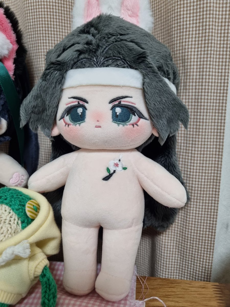 빵떡 턱 좋아하지만 왜 사람들이
얼굴 턱 짧게 하는줄 알거 같긴하네요..
뭔 각도든 먼가 잘생김...