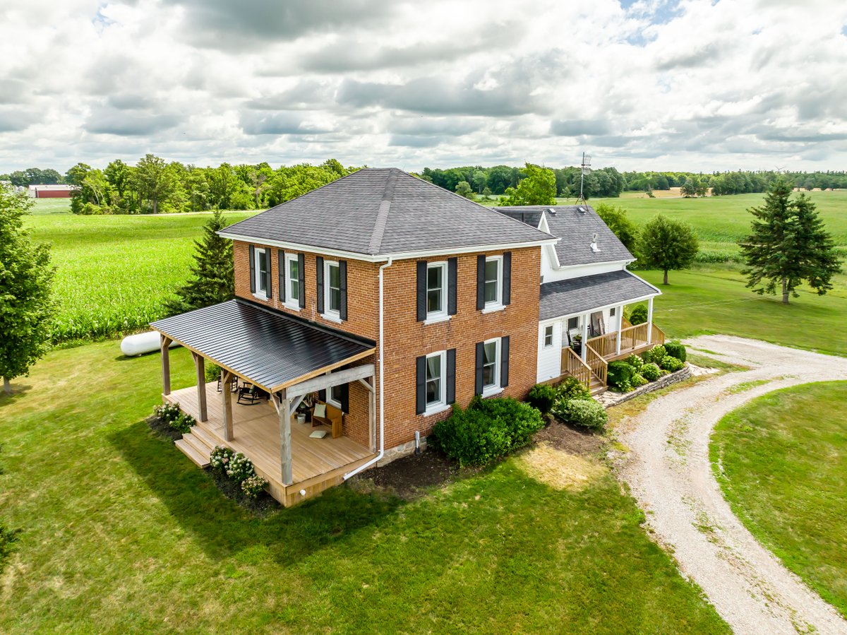 KathyClulow's tweet photo. Country Living at it's Finest!
🌟 $1,150,000 🌟

For more information please call Kathy at 905.852.6143 or click   https://t.co/zFa8S1R1En
Click https://t.co/fa1vXirfMW  for a virtual tour!

#JustReduced #listing #countryliving #gorgeoushouse #MLS #amazingkitchen https://t.co/3NgnMz7FN8
