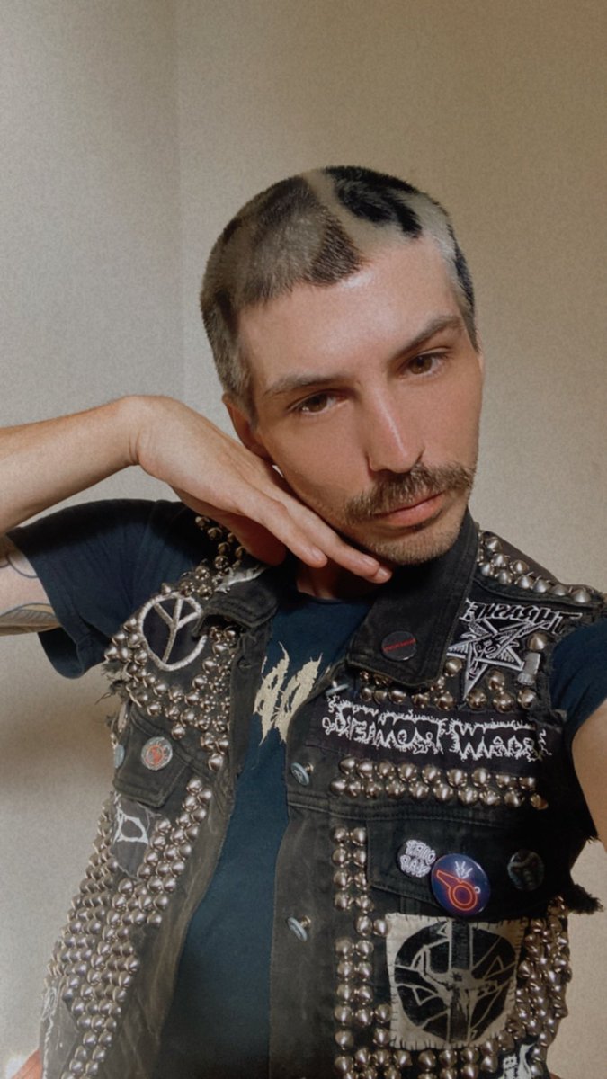 Weazulll's tweet photo. Hot boy bummer https://t.co/4fvSb0rWyf