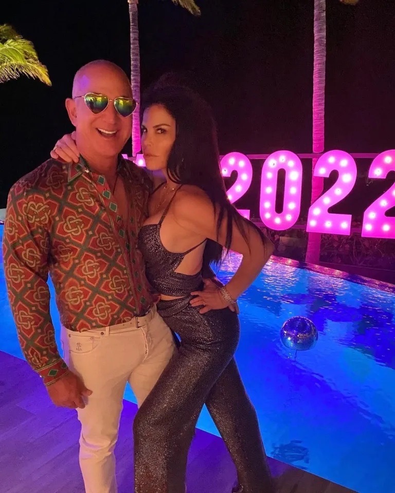 TheStreet's tweet photo. Investors in 2021 vs Investors in 2022 https://t.co/8kksz0Zvqv