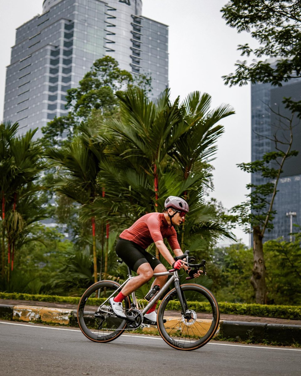 Litespeed_Bike's tweet photo. #TitaniumTuesday @moeara.sianturi cruising on the Ultimate.
Explore the Ultimate here:
https://t.co/M6fk09AsJb
#envecomposites #LegendaryTi https://t.co/Ge77a9WeAr