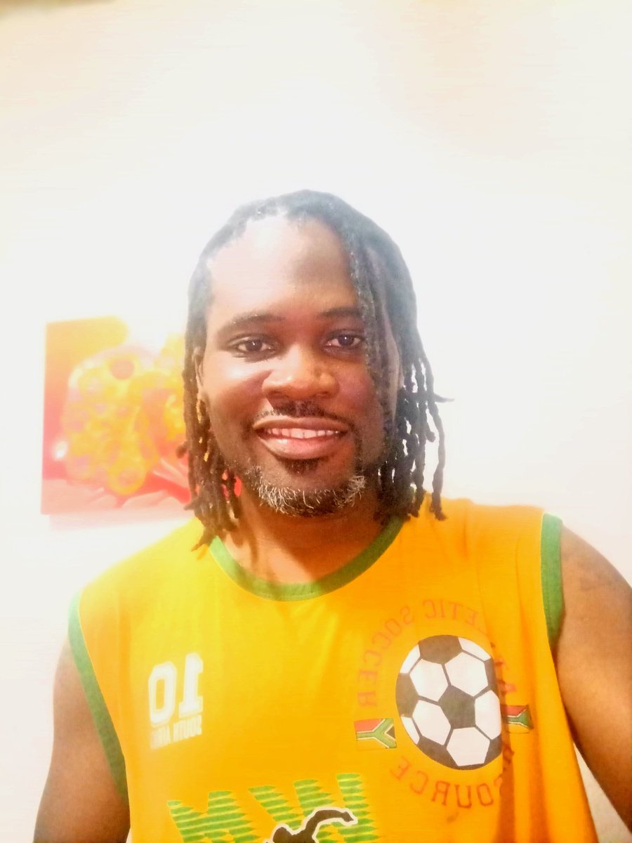 EsaoBEWEKEDI's tweet photo. Mekci du fond du ❤️ pour vos vœux !
Direction Lo sport pr 1 petit footing! One Love 💕💪 #TeamNappy #LocsNation Made by @goodlocs1 https://t.co/ltf7eiZL3t