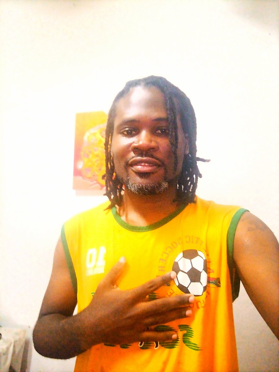 EsaoBEWEKEDI's tweet photo. Mekci du fond du ❤️ pour vos vœux !
Direction Lo sport pr 1 petit footing! One Love 💕💪 #TeamNappy #LocsNation Made by @goodlocs1 https://t.co/ltf7eiZL3t