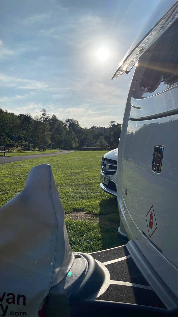 SnappyVanners's tweet photo. And then there was just us in our row! Lovely and quiet @candmclub Exebridge Lakeside #candmclub #exebridge #lakeside #coachman #itslovelyhere #summer22 https://t.co/AK05iFJ5oU