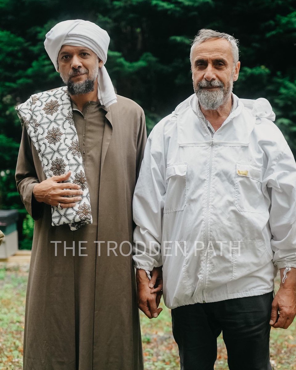 Mustafa_mount's tweet photo. Habib Kazim al-Saqqaf with Prof. Ryad Alsous, an expert and renowned beekeeper who heads the beekeeping at Mustafa Mount 🐝
Prof. Ryad took out some fresh honey from one of the hive for Habib Kazim to try out 🍯
@Habib_Kazim 
 
#mustafamount #greensvilletrust #honey #beekeeping https://t.co/Csw7LRxWNg