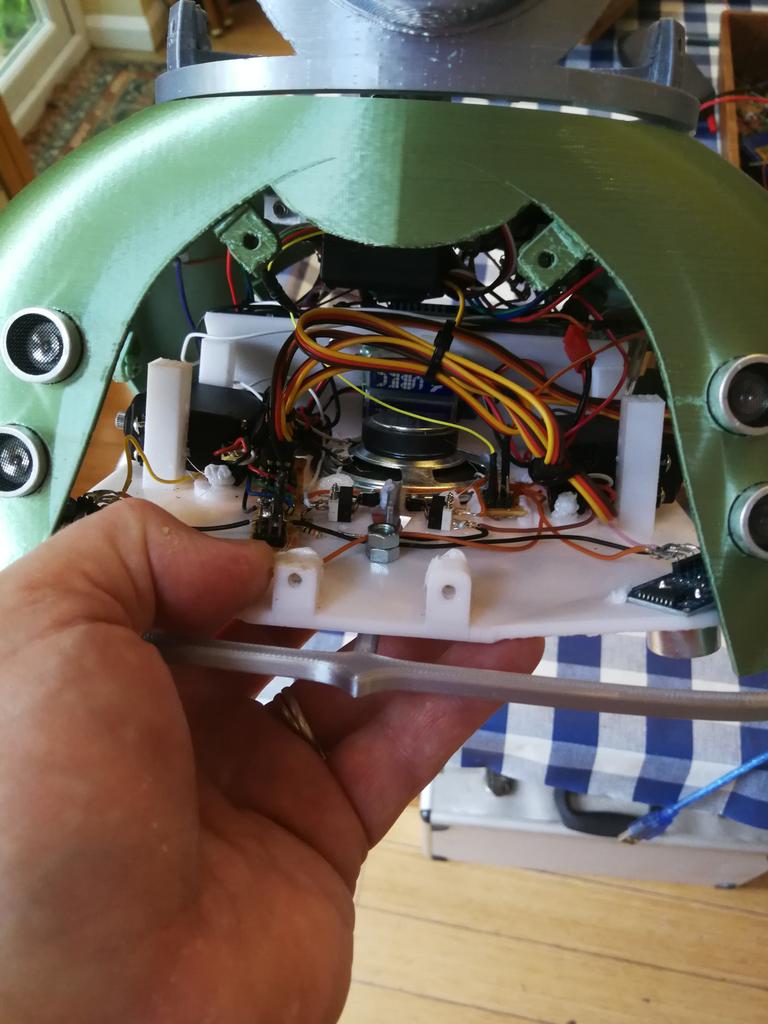Most of #JeF3d3 's wiring from the front, and it all seems to be working #3dprinting #arduino #robot