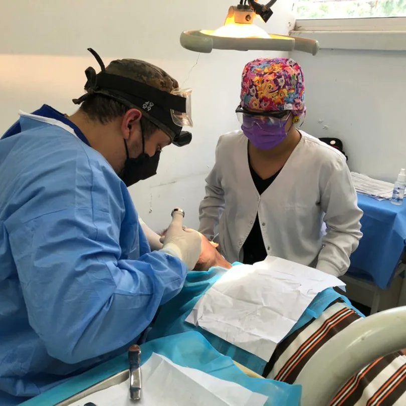 IVSSHOSPMNT's tweet photo. #30deAgo | Como parte de la activación de la consulta de Periodoncia en el servicio de Odontología del @IVSSHOSPMNT  atendió 5  pacientes para cirugías prepotèsicas a través de la Misión Sonrisa. 
 @nicolasmaduro,@ivssoficial Dra. @magalygutierrezvina #porunseguromássocial https://t.co/T3Ljvwh162