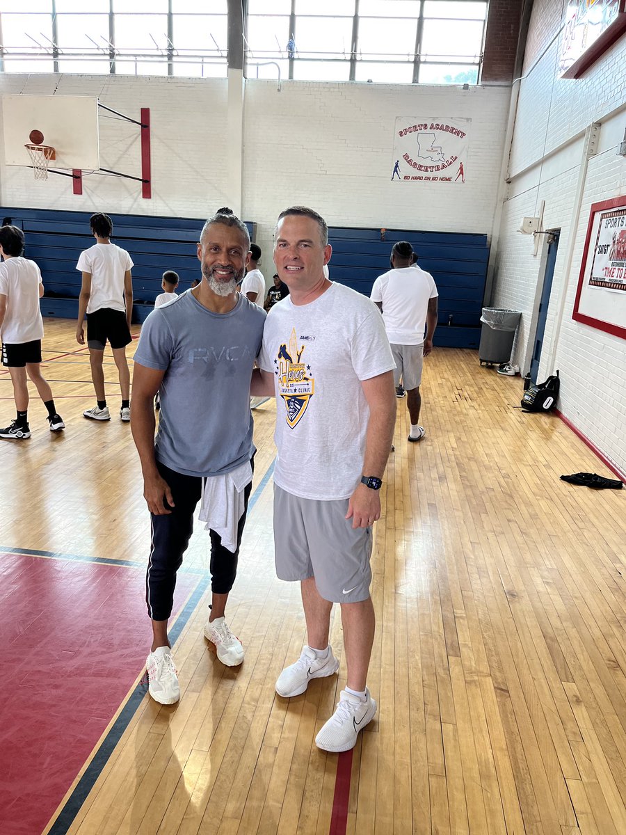 Great visiting with LSU Legend, Mahmoud Abdul-Rauf! Watched him score 49 in Knoxville back in 1990. Two-Time SEC POTY & 1st Team All-American, 30.2 PPG as a freshman, 3rd Pick in the 1990 NBA Draft, & #35 jersey hangs in the rafters! Loved his inspiring talk!!! #GeauxTigers 🐅🐯