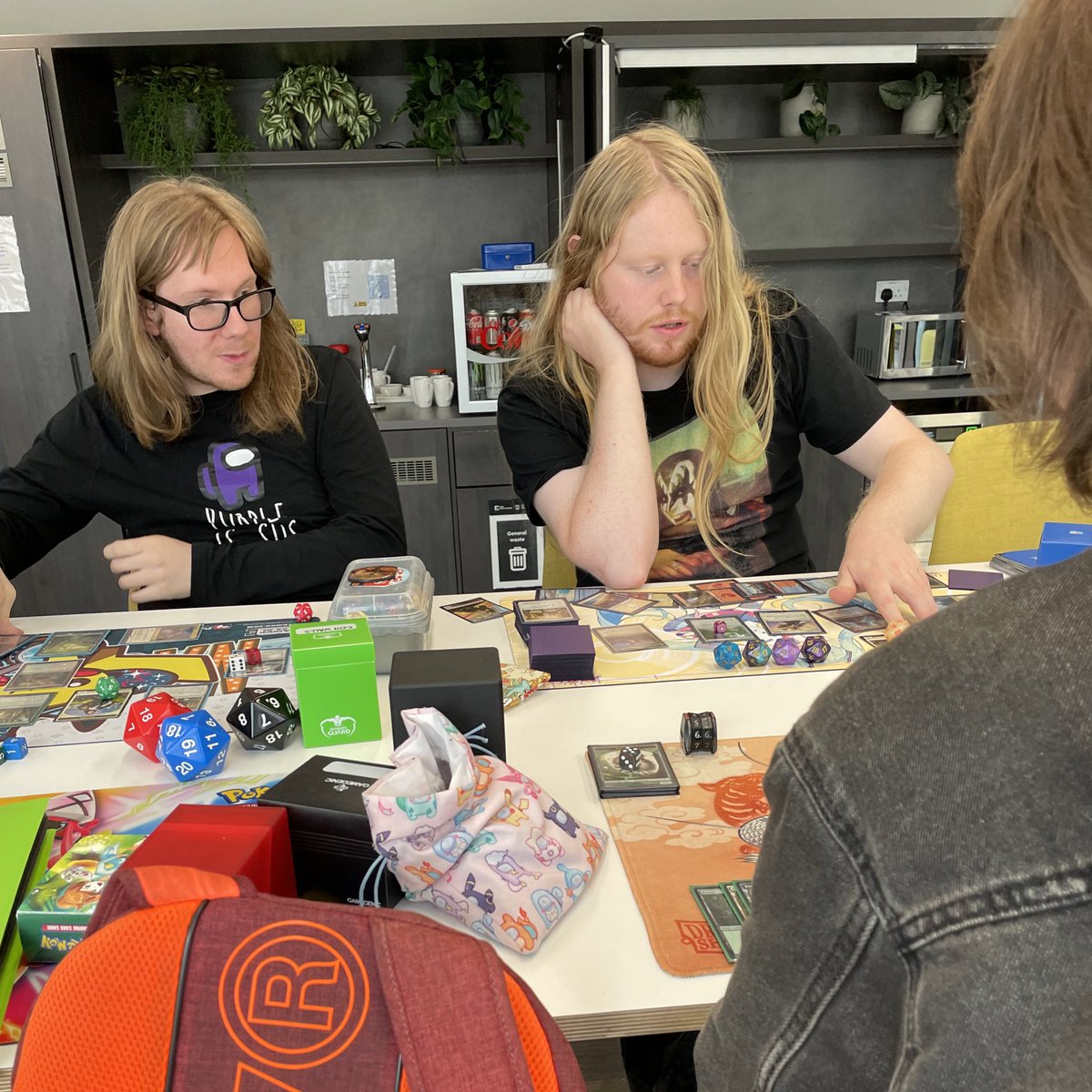 ThunderTCG's tweet photo. PLAY 🎲 | Sometimes EDH games go *super* long! We had some pretty intense battles over the weekend! 👀⏰ #EDH #MTG #TCG https://t.co/3nbvuNue6m
