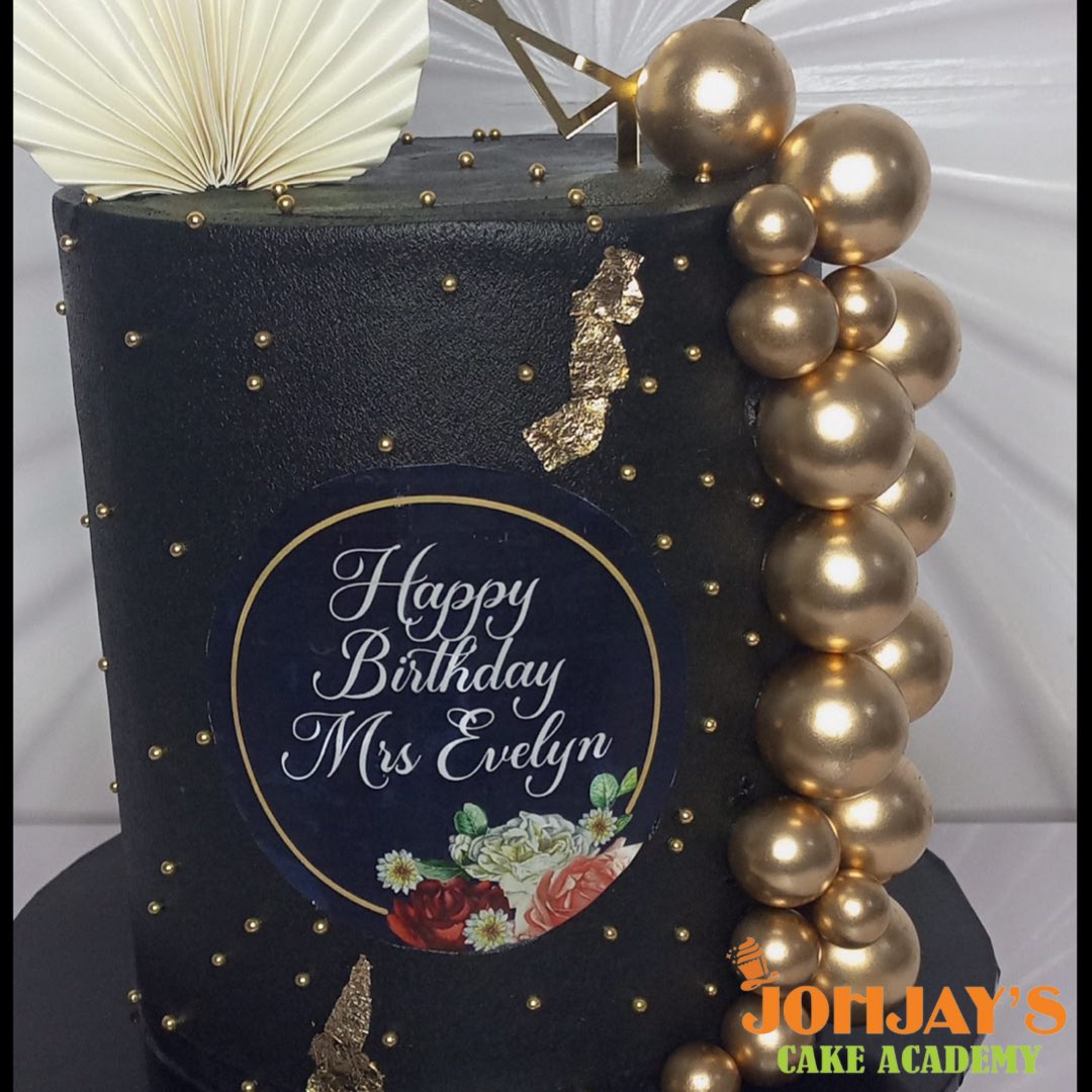 Johjayscakes's tweet photo. Cake is happiness! If you know the way of the cake, you know the way of happiness.

#cake #cakesinlagos #cakesinlekki #cakedecorating #cakestagram #decorating #cakedesign #johjays #johjysacademy #birthdaycakes https://t.co/yVDQoTsXOR