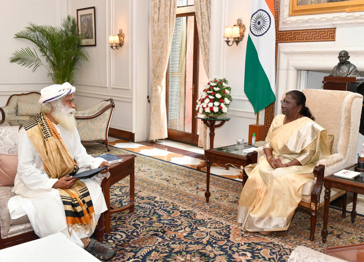 karthikeyanssk's tweet image. A great honor &amp;amp; privilege to meet with Hon’ble President Smt. #DroupadiMurmu. Deeply grateful for the warmth &amp;amp; reception at Rashtrapati Bhavan. 🙏🏾
Much regard and blessings. -Sg