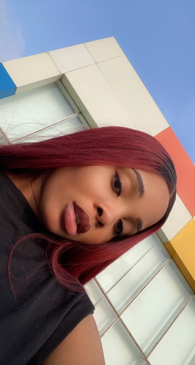 Zimuzo__'s tweet photo. I’m obsessed with my face https://t.co/ddr3Y899O3