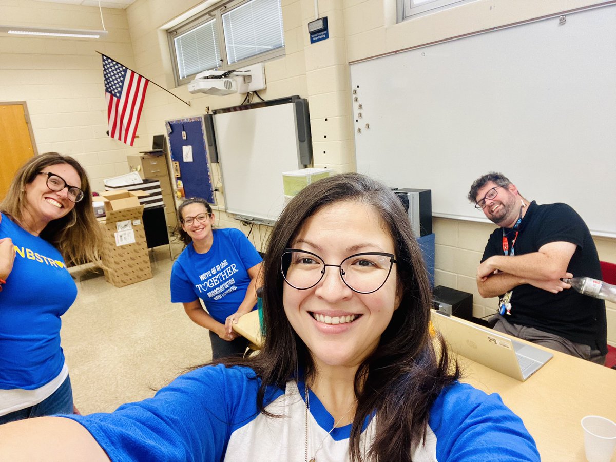 MrsGuzio's tweet photo. Year 11!! 👩🏻‍🏫🐧🐧 #ParsonsPride #truenorthbrunswick #nbtschools #firstdayofschool 🍎 https://t.co/w47eNFNUna