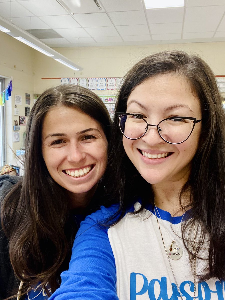 MrsGuzio's tweet photo. Year 11!! 👩🏻‍🏫🐧🐧 #ParsonsPride #truenorthbrunswick #nbtschools #firstdayofschool 🍎 https://t.co/w47eNFNUna