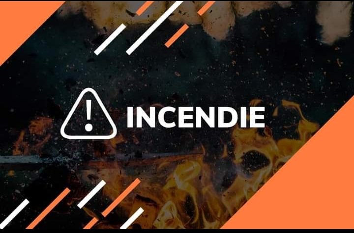 Prefet28's tweet photo. [ALERTE CIRCULATION]
Feu de PL en cours sur la RN 154 au niveau du radar de chantier à Vernouillet dans le sens Dreux/Chartres. 
Circulation sur une seule voie.

#feu #RN154 #vernouillet https://t.co/NPUqMrEIk9