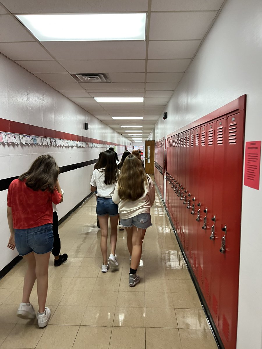 Counselor_STMS's tweet photo. Teaming up with our STMS Leadership Team to provide student-led tours for  incoming new students #leadership #studentled #GoBlackcats @SennThomasMS @Mrs_C_Butcher @miller_tiffanyl https://t.co/cY8GTkvaB5
