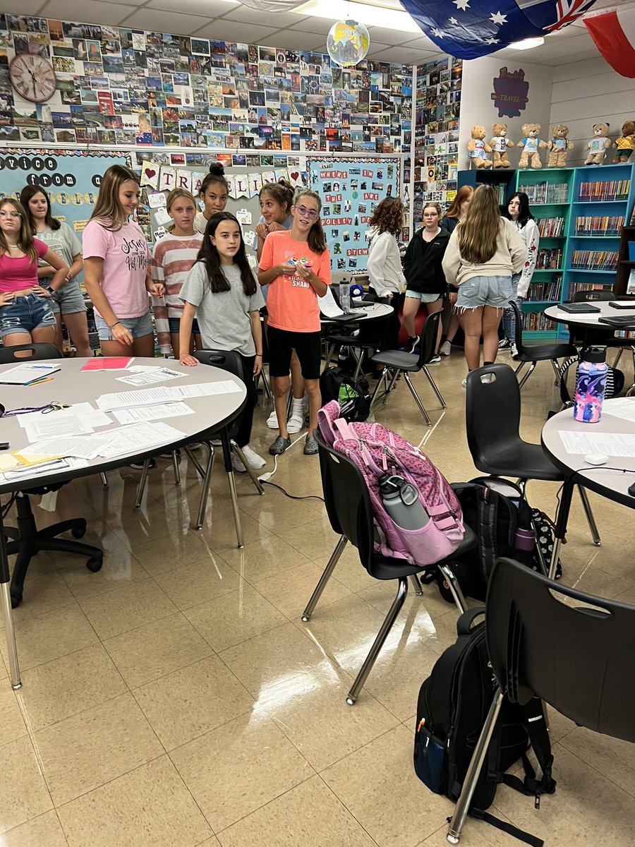 Counselor_STMS's tweet photo. Teaming up with our STMS Leadership Team to provide student-led tours for  incoming new students #leadership #studentled #GoBlackcats @SennThomasMS @Mrs_C_Butcher @miller_tiffanyl https://t.co/cY8GTkvaB5