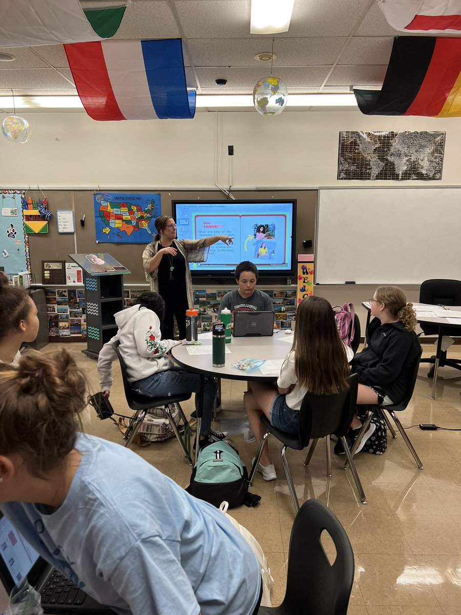 Counselor_STMS's tweet photo. Teaming up with our STMS Leadership Team to provide student-led tours for  incoming new students #leadership #studentled #GoBlackcats @SennThomasMS @Mrs_C_Butcher @miller_tiffanyl https://t.co/cY8GTkvaB5
