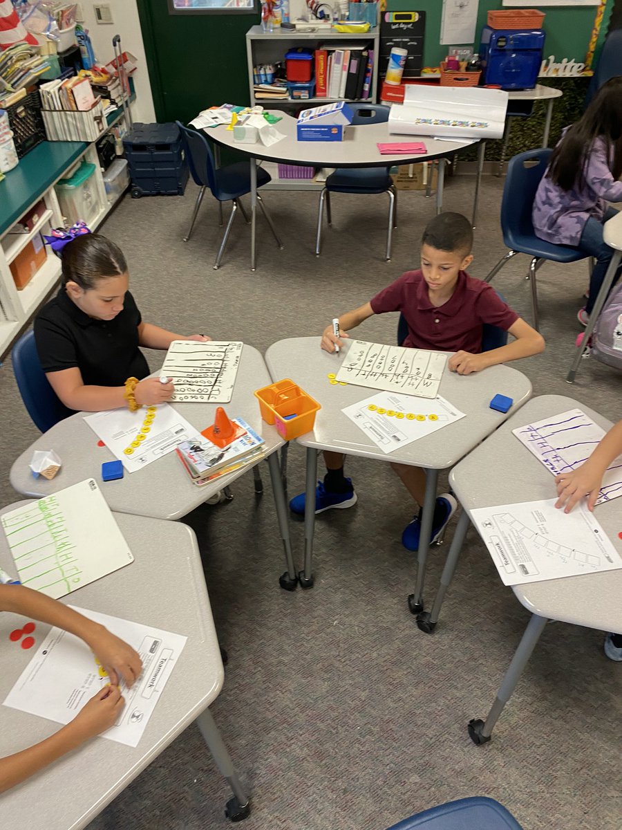 crios_ECES's tweet photo. I ♥️ hands-on math! #TeamSISD @vcolli17 @EPChavez_ES https://t.co/iXCMeG0Ptt