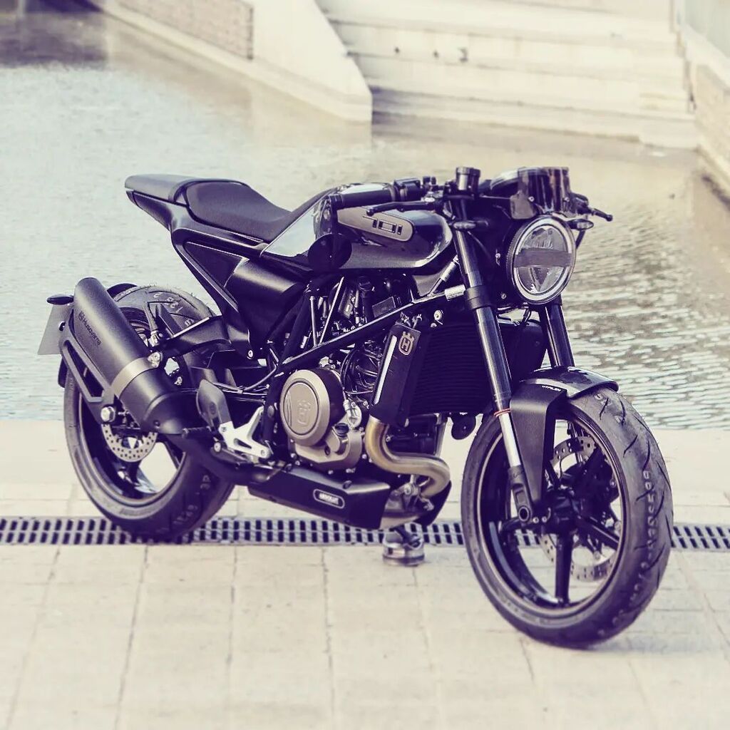 Just in case You missed our Husky 701! Vitpilen ALT🏍⚡️.
.
.

.
.
.
.
#vitpilen701 #husqvarna #husky701 #vitpilen #svartpilen #svartpilen701 #brembo #motorbike #motorcycles #cmglm #caferacerxxx  #bikesquad #mt07 #mt09 #mt10 #xsr700 #caferacerbarcelona instagr.am/p/Ch5DTmcIgr5/