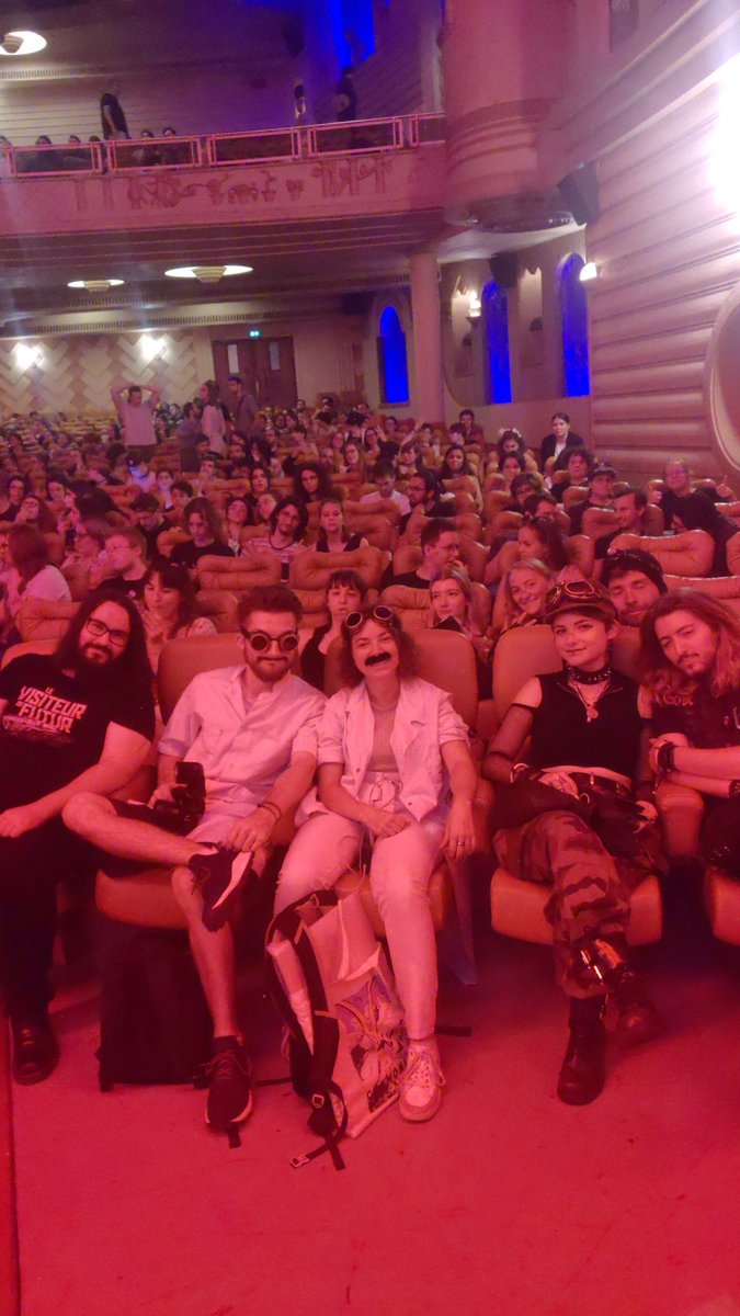 Sympa cette séance au Grand Rex. Dommage que dans le futur, il n'existe plus #LeVisiteurDuFuturAuGrandRex