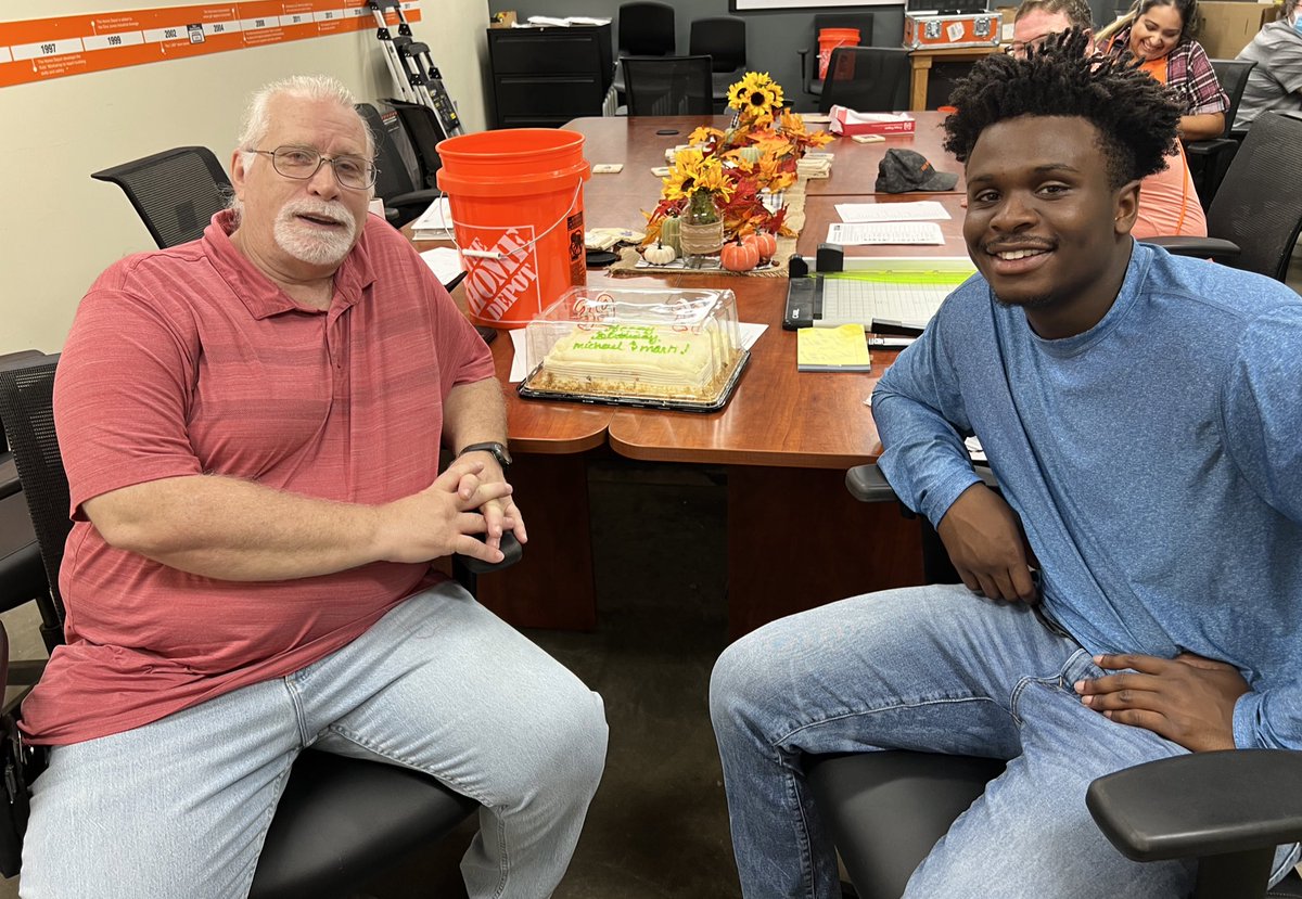 ChavezDestinie's tweet photo. Happy Birthday Michael 21 and Mark repeating 39 🎉 ! @bka1220 @Rebecca01210491 @whyumadbro911 @HRMThomasTHD @psjohnson904 @Kmercado18 https://t.co/EoVFi2tiuk