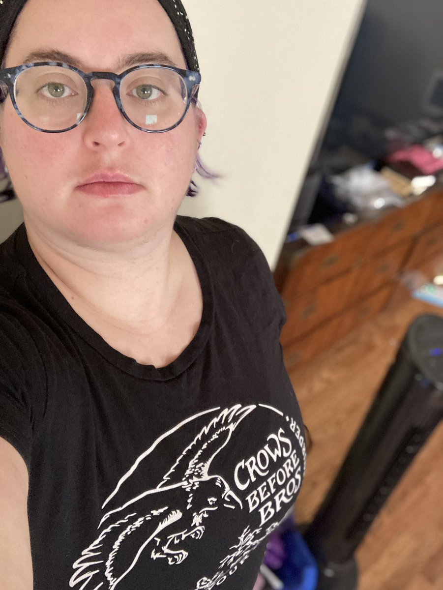 crewgrrl's tweet photo. Getting ready to head to @chicagoworldcon in the only legitimate #CrowsBeforeBros t-shirt from @strangehours. Accept no knockoffs! https://t.co/76W8z4iz7l