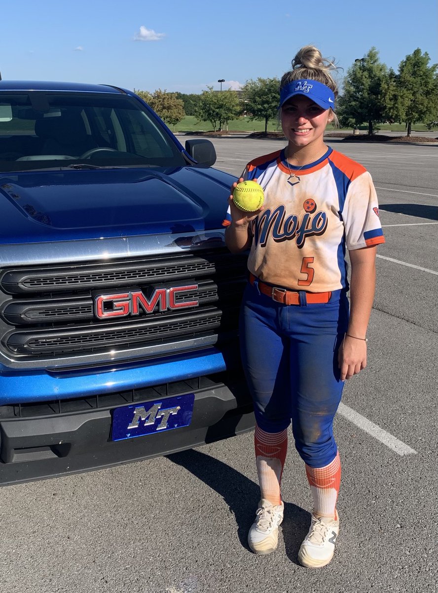 RussOwens7's tweet photo. Mary Owens with the Big Fly at the Blue Raider Softball Field!  #TrueBlue #MTSUcommit  💙 ⁦@MaryOwe45306758⁩ https://t.co/nOLTyyf0JE