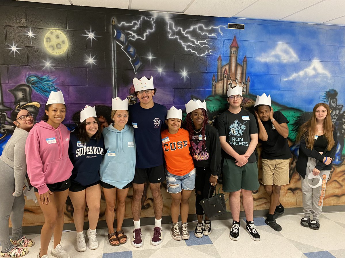 Lancer_Crew's tweet photo. Eastridge Royalty is ready to share what every freshmen should know at orientation tomorrow, 8/31, at 9 a.m.! #mentor #tuesdayvibe https://t.co/yNp8vWMEAD