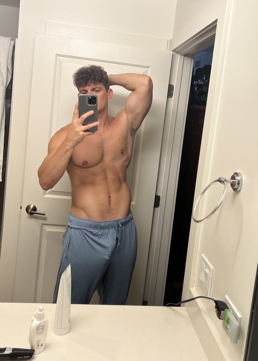 boredguybro's tweet photo. Loooong day https://t.co/OpuMRTj7fG
