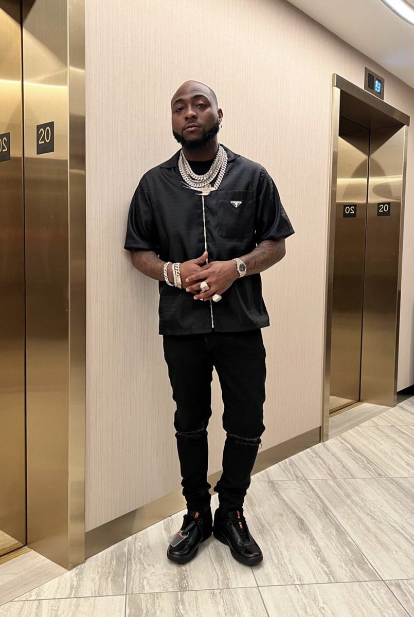 Tiomoney1308's tweet photo. No Davido fan should have less than 5k followers. 30BG follow me and drop ur handles let’s become mutuals❤️😈 https://t.co/h9pO5fDNqY