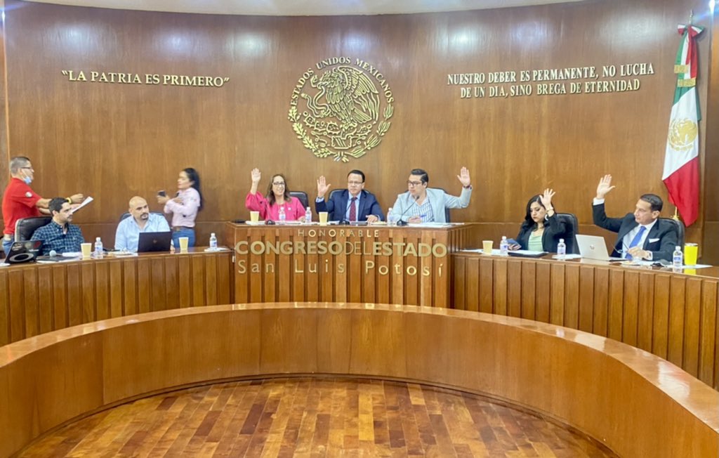 RobertoUlisesMP's tweet photo. En reunión de Comisión de Hacienda discutimos estrategias para adquirir mayor recurso propio y de la federación con la modificación de los Art. 1, 4 y 5 del Decreto Legislativo #260 que establece coeficientes aplicables para el pago de participaciones a municipios.🙌🏼 https://t.co/S8odska9v4