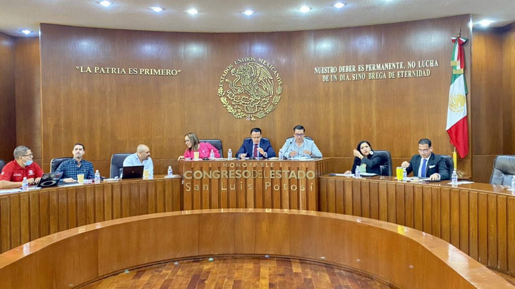 RobertoUlisesMP's tweet photo. En reunión de Comisión de Hacienda discutimos estrategias para adquirir mayor recurso propio y de la federación con la modificación de los Art. 1, 4 y 5 del Decreto Legislativo #260 que establece coeficientes aplicables para el pago de participaciones a municipios.🙌🏼 https://t.co/S8odska9v4
