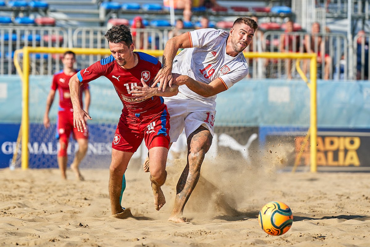 FutbolPlayaRFEF's tweet photo. ✅️ La @SEFutbol Playa ⚽️🏖 sigue en la senda 🛣 de la victoria en #AWBGEuropeanQualifier 🇪🇺

⚔️ España 🇪🇸 7️⃣-3️⃣ 🇨🇿 Rep. Checa

⚽️ Con goles de @Alexmartiin9 (2), @ChikyArdil, @kuman_santiso, @domiacosta2 y @BatisSuli10 (2)

🖥 y puedes verlo de nuevo en https://t.co/R0zzPFwcVe https://t.co/AIHitUbc2X